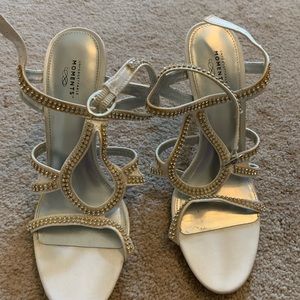 Women’s heeled dress shoes